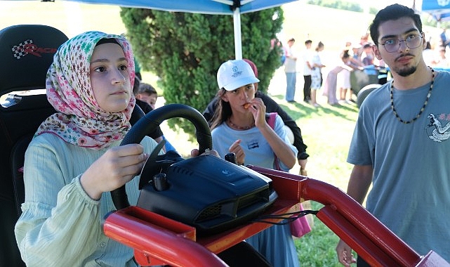 Kılavuz Gençlik'ten çocuklara muhteşem şenlik